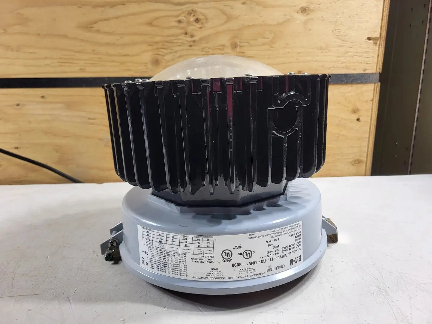 NEW CROUSE-HINDS VMVL-11-R3-UNV1-S890