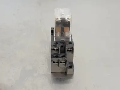 USED OMRON LY2