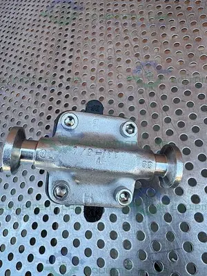 USED ITT PURE FLO 316L STAINLESS STEEL  DIAPHRAGM VALVE W/ 1/2" SANITARY FITTING