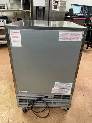 Used Perlick Used 24" Perlick HC24RB41 Undercounter 5.2 cu. ft. Refrigerator with Casters - TH2 Undercounter Refrigerators Illinois US | Falcon Restaurant Supply #1374842