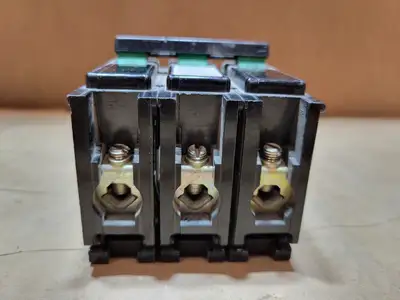 30 Amp 3 Pole 240 Volts Circuit Breaker