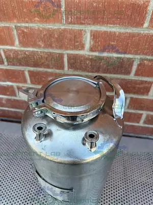 USED ALLOY PRODUCTS 15 LITER STAINLESS STEEL VESSEL 125 PSI W/ 4.5" OPENING
