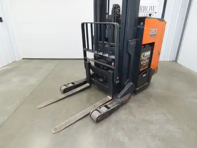 Doosan Forklift Stand On 36V Electric Pantograph Reach Truck 3714lbs 4475h 20' L