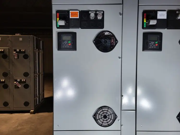 Used EATON SVX005A1-5A4N1 Switchgears British Columbia CA | Lenmark #240263