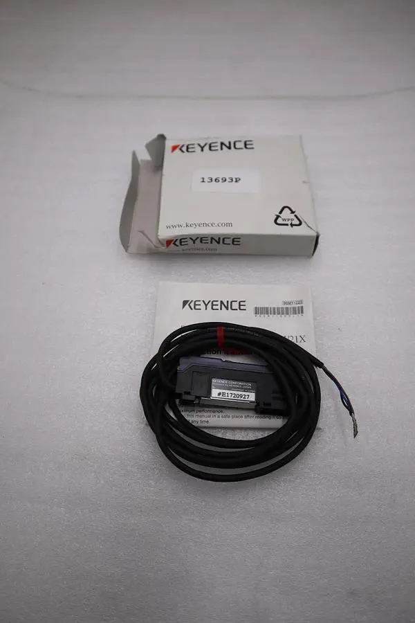 NEW OPEN BOX Keyence FS-V21RP Fiber Optic Sensor Amplifier STK H1545A