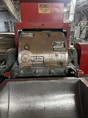 Unknown Manufacturer: Used 100HP Hog Grinder