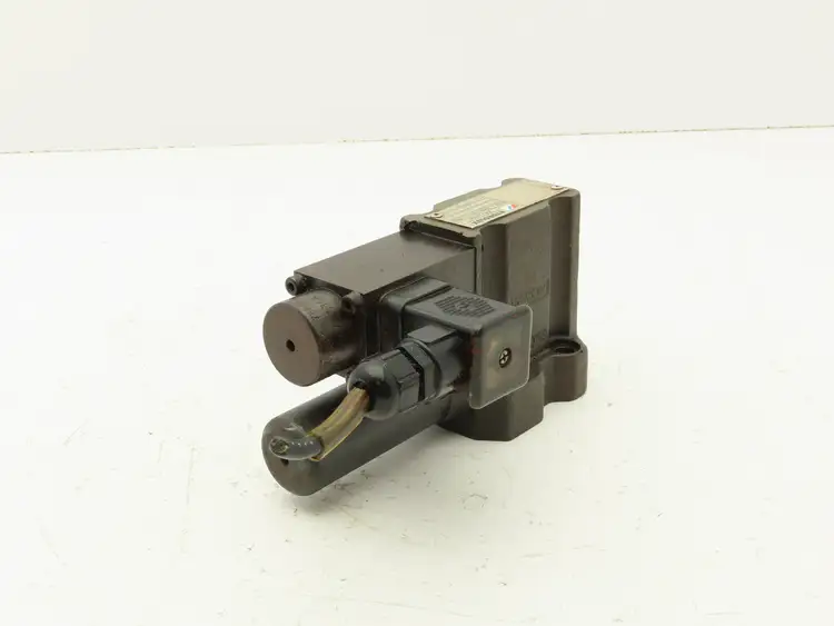 Used HYDROLUX MOOG _UNKNOWN_ Valves/Fittings | Arrow Industrial #622649