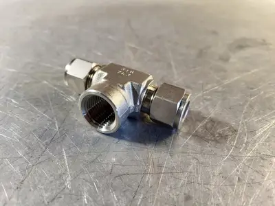 NEW SWAGELOK SS-810-3-8TTF