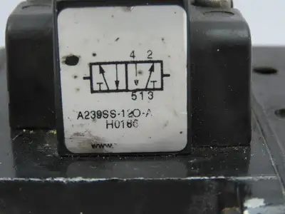 A239SS-120-A ARO Pneumatic Solenoid Air Control Valve Manifold Block 3/8" 120V