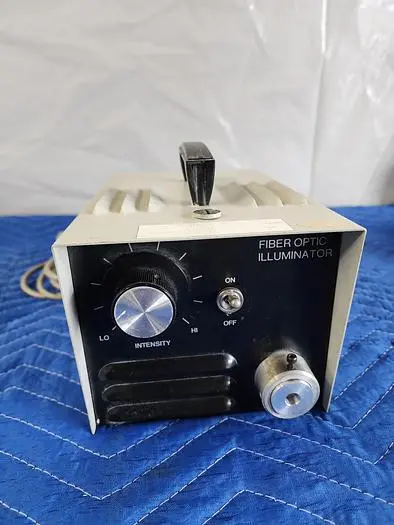 FIBER OPTIC ILLUMINATOR