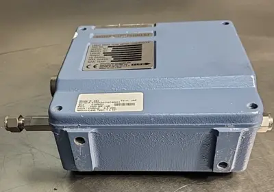 Brooks 5882BA1 Flomega Mass Flow Meter / Controller/ AF4AA(BIN 3.2.4)