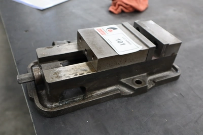 Used KURT WORKHOLDING SOLUTIONS D40 Vises Minnesota US | Machinesused.com #1505701