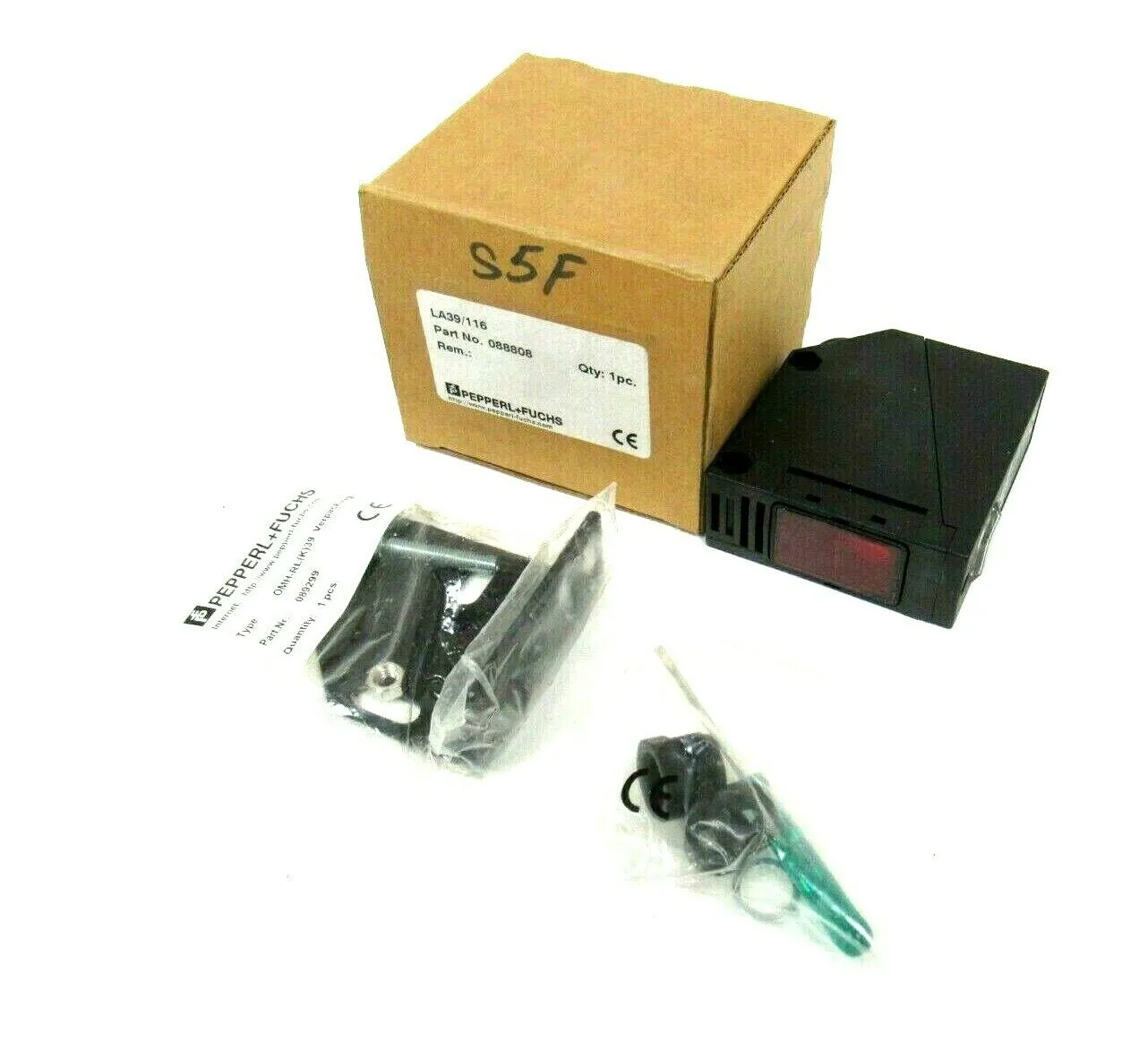 NEW PEPPERL+FUCHS 088808 PHOTOELECTRIC SENSOR LA39/116