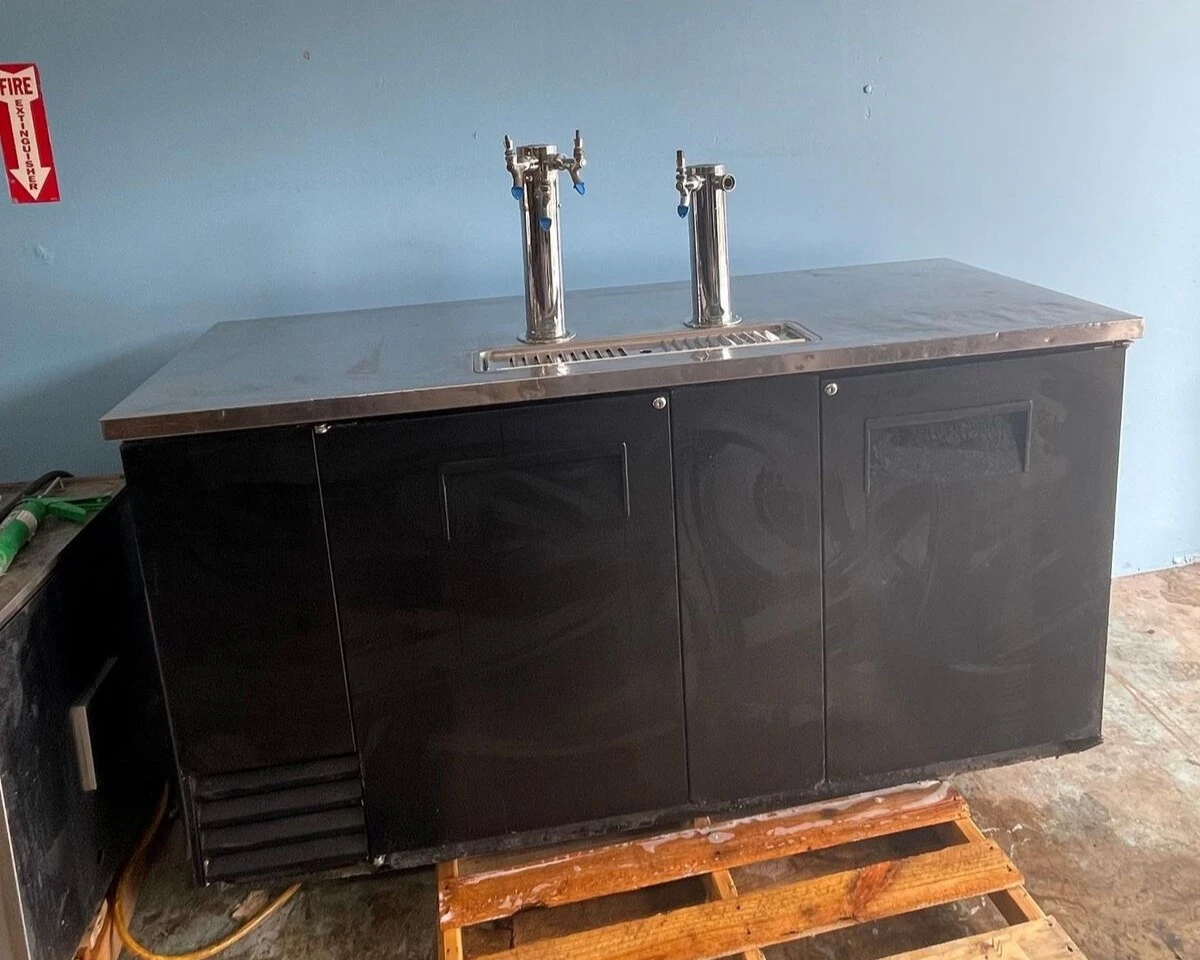 75-0257 True 69'' 2 Door Draft Beer Cooler Keg Box TDD-3