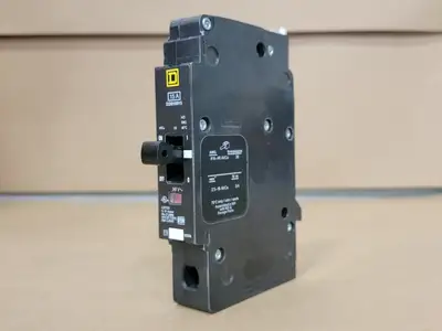 NEW SQUARE D EDB16015