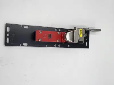 USED FORTRESS INTERLOCKS FORTRESS INTERLOCK ITEM # 00289364 / PT # TI2T7EKL7ST401MPB1 ON FORTRESS BASE MP-22 0-B