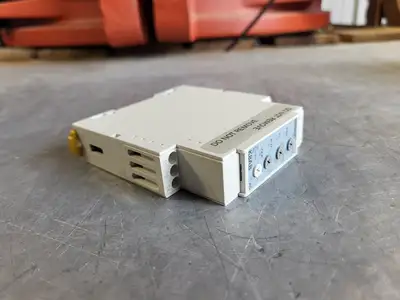 NEW OMRON K8AB-AS2