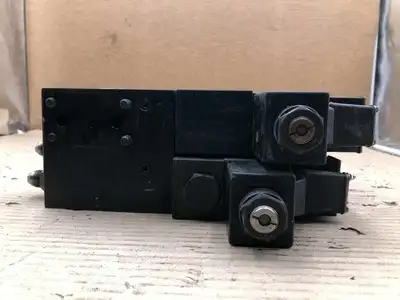 Daikin Kogyo MT-02B-40 Dual Solenoid Throttle Check Directional Control Valve