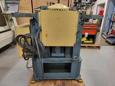 Amada CS-220 Corner Notcher 8-5/8″ X 8-5/8″ Max Notch