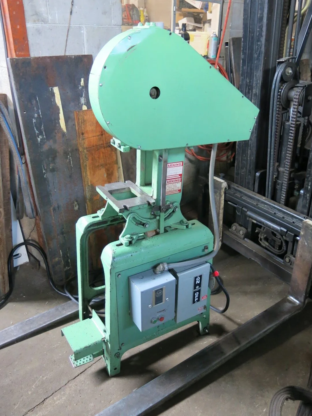 USED BENCHMASTER 152 PUNCH PRESS