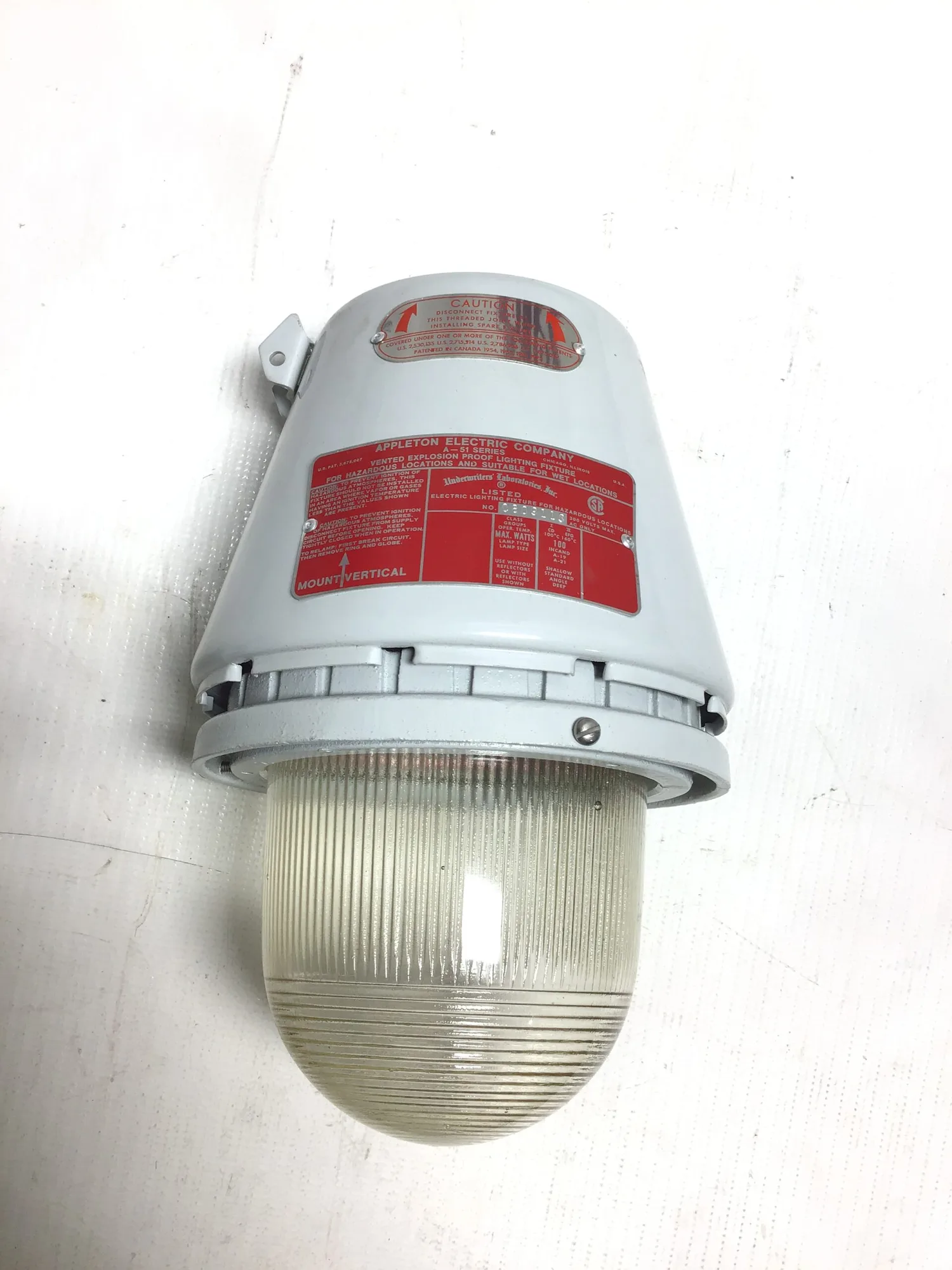 Appleton AAU-1N – A-51 Incandescent Vented Explosion Proof Lighting Fixture