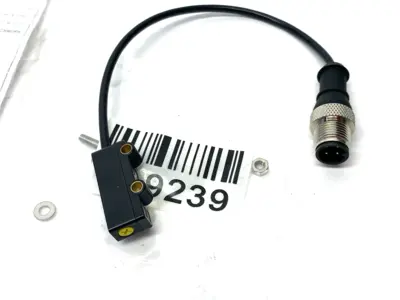 USED BANNER ENGINEERING ADJUSTABLE FIELD SENSOR OUTPUT: LO (LIGHT OPERATE) 810304