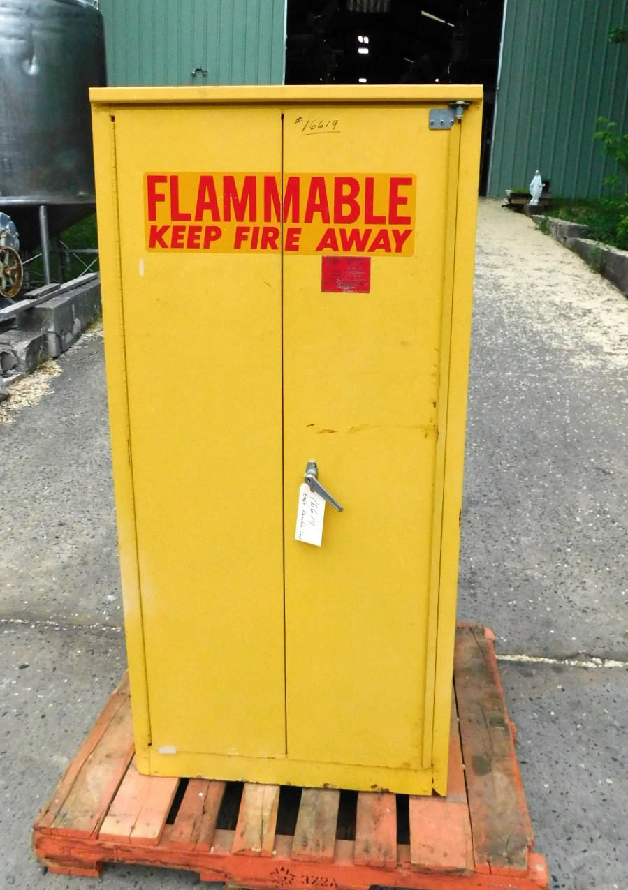USED EAGLE MFG FLAMABLE STORAGE MODEL 1960
