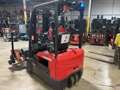 Used RAYMOND 4460C30 3-Wheel Sit down Electric Counterbalance Forklifts Illinois US | Somerset Equipment Sales #1546133