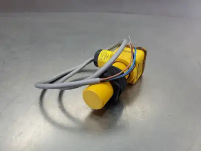 TURCK Bi5-P18SK-AP6X2 45MM 10-30VDC Sensor. 5E-1/1