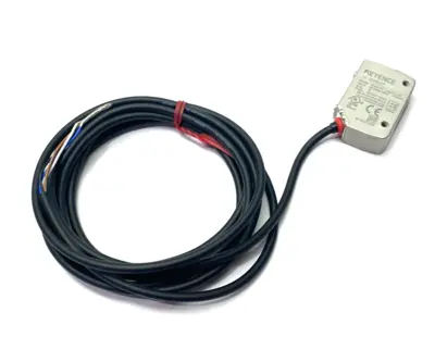 USED KEYENCE RECTANGULAR SELF CONTAINED CMOS LASER SENSOR 250MM