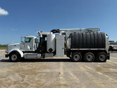 USED 2015 PETERBILT 567