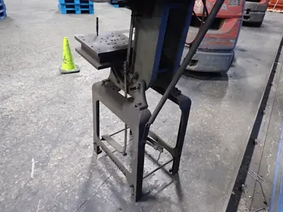 USED BENCH MASTER 1837