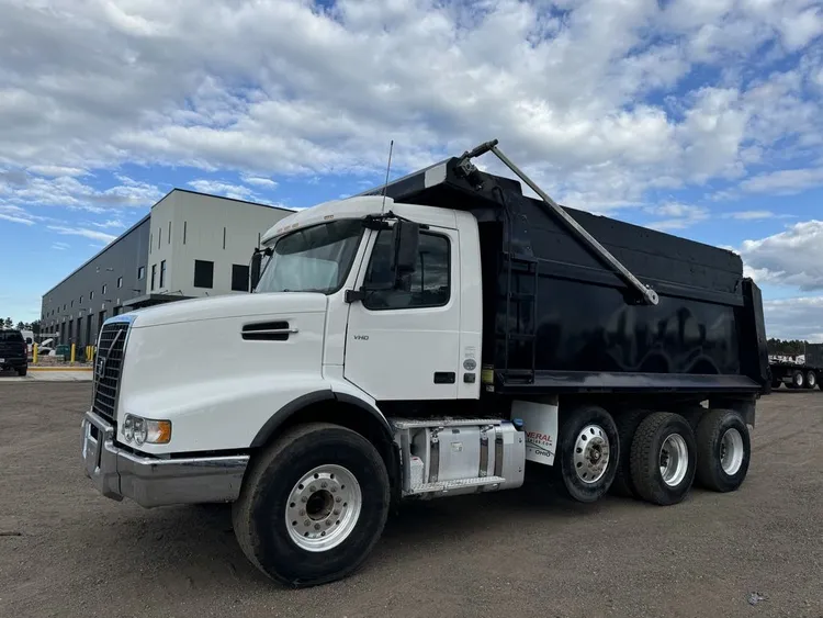 Used 2020 VOLVO VHD Dump trucks Minnesota US | Carco Truck & Equipment #1514186
