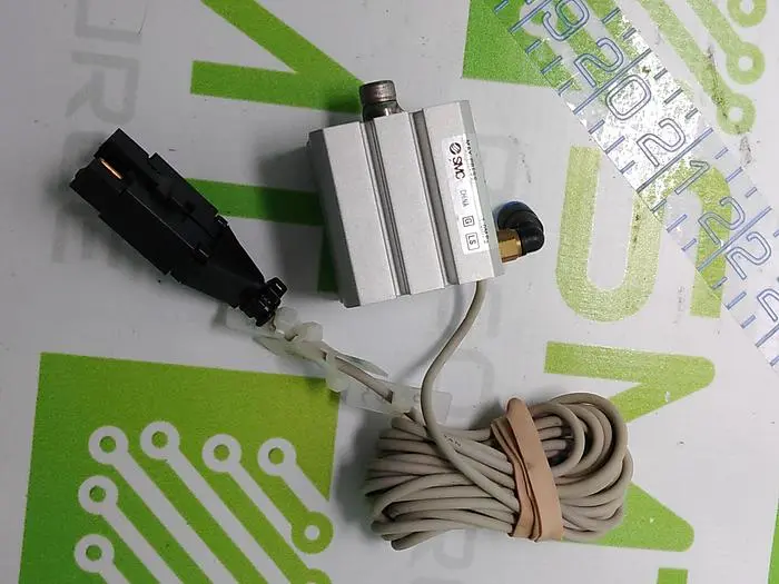 SMC CDQSB20-10S W/ SMC D-A9 Series Reed Switch