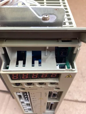 USED YASKAWA SGDM-04ADA