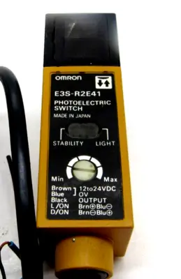 NEW OMRON E3S-R2E41 PHOTOELECTRIC SWITCH E3SR2E41