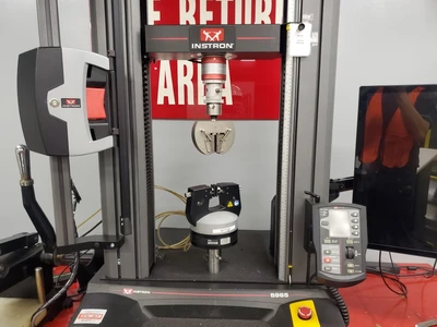 Instron Tensometer Model 5965