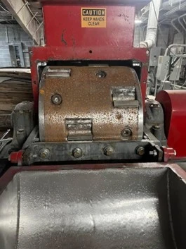 USED HOG  GRINDER 100 HP  15" X 18" OPENING