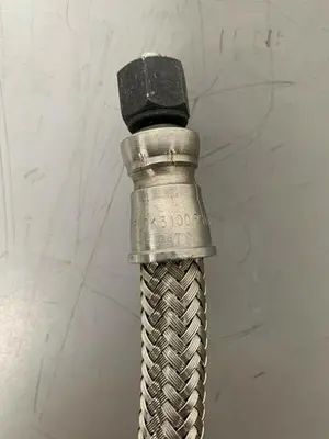USED 35" STAINLESS STEEL BRAIDED HOSE W/ 5/8" SWAGELOK 316 3100 PSIG CONNECTION