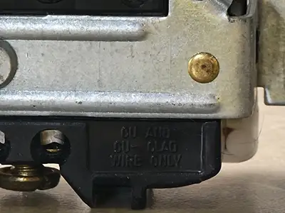 Controlled 15A 125V Duplex Receptacle