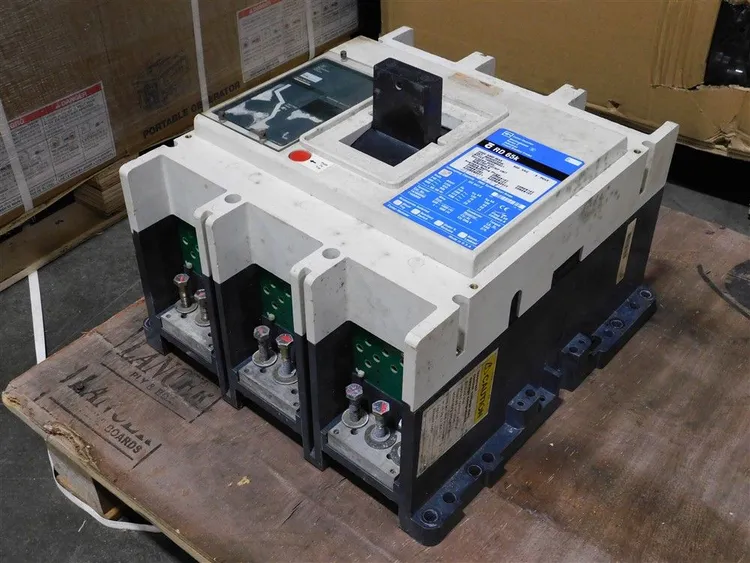 Used CUTLER HAMMER RES2000LS Circuit Breakers Wisconsin US | Green Industrial #674713