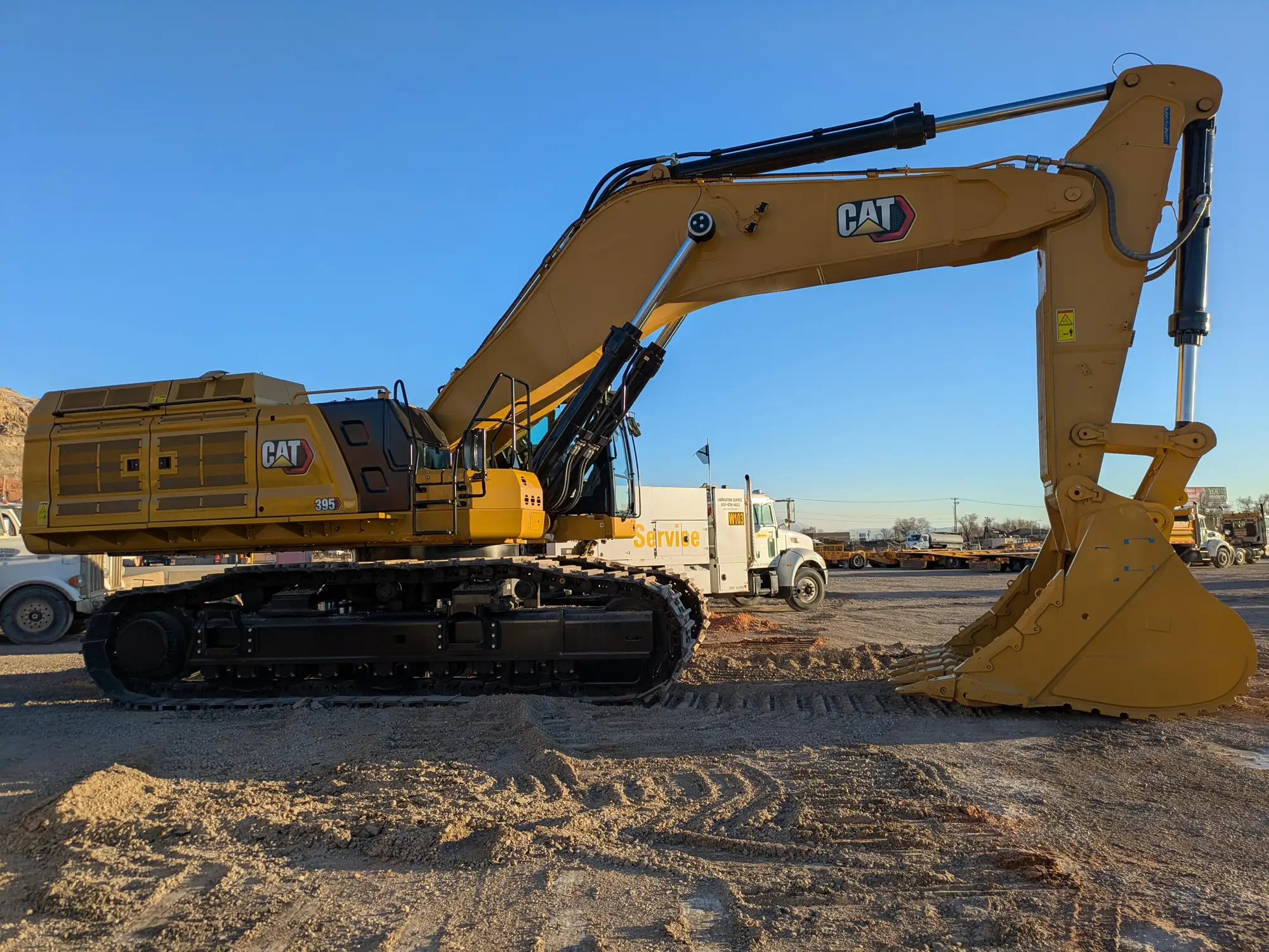 USED 2022 Caterpillar 395