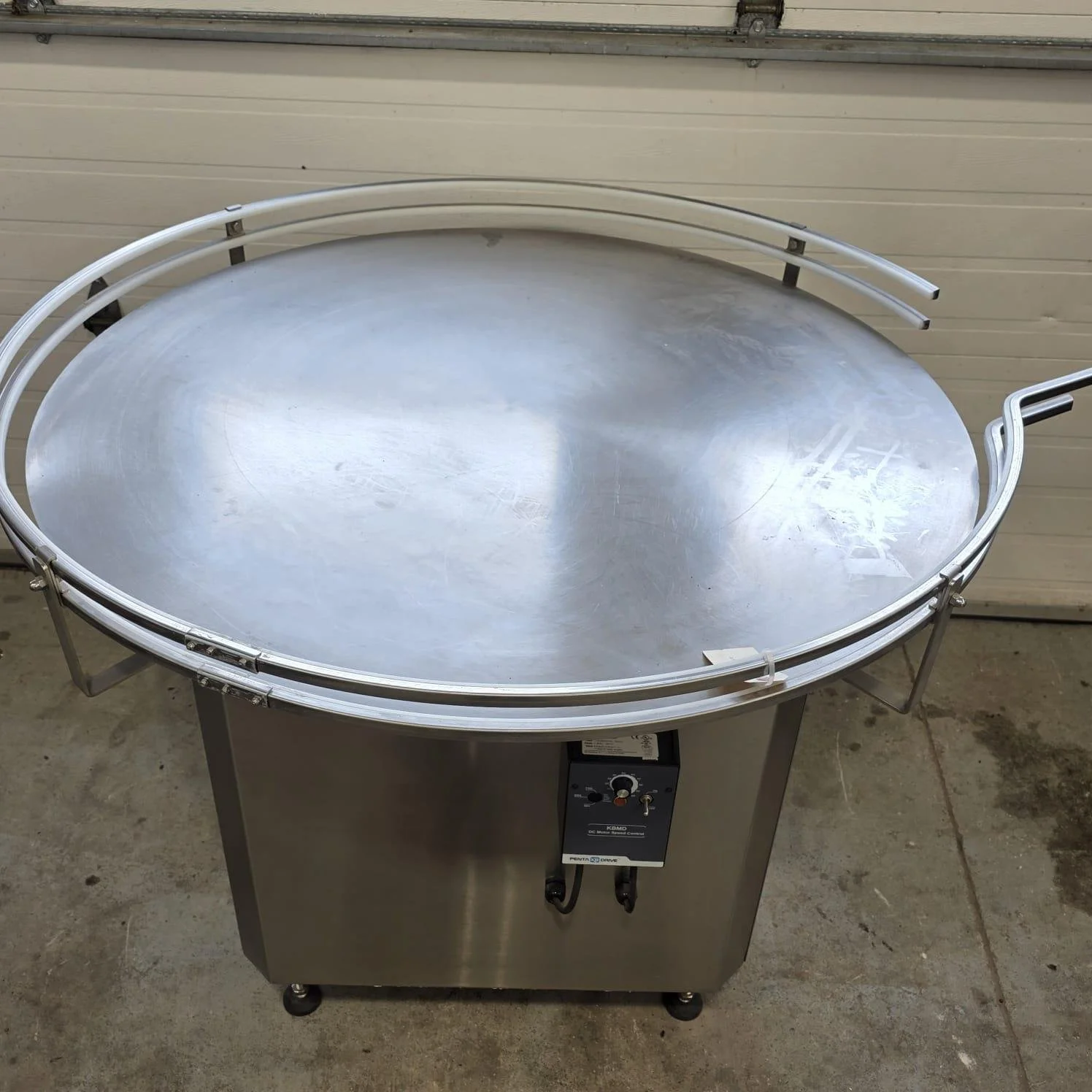 ACCUMULATION TABLE  BELLATX TURN TABLE 46 INCH