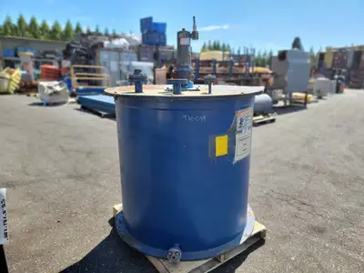 Metal Mixing Tank w/ Fittings