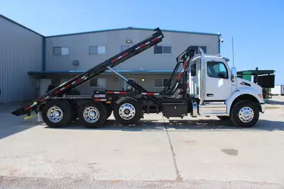 New | in-Stock 2027 PETERBILT 548 Rolloff Trucks Texas US | Roll Off Truck World #1492012