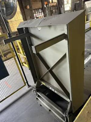 UPENDER 5,300 POUND CAPACITY