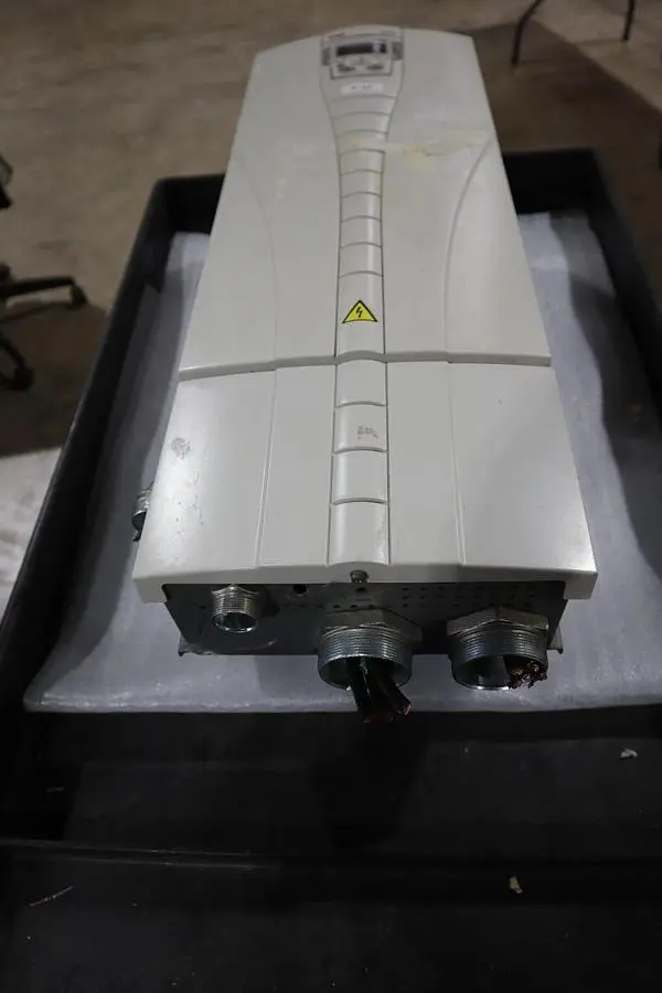 ABB ACH550-UH-125A-4 AC DRIVE 550 SERIES 3 PHASE 380-480 V AC STOCK S685