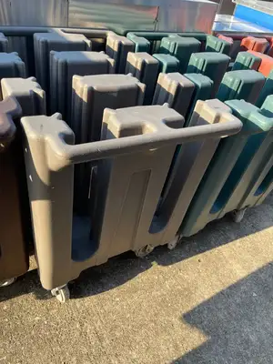 Used Cambro Used Cambro DC575 - Polyethylene 312/5.75" Dish Cart - SS142 Restaurant Equipment (Miscellaneous) Illinois US | Falcon Restaurant Supply #1376010