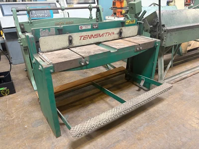 Pre-owned TENNSMITH FOOT SHEAR 16 ga. capacity, MODEL 52