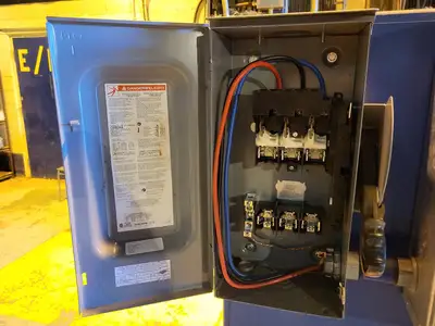 60 Amp 600 Volts Disconnect Switch CH362RB w/ Splliter Through Box BPS400-LG